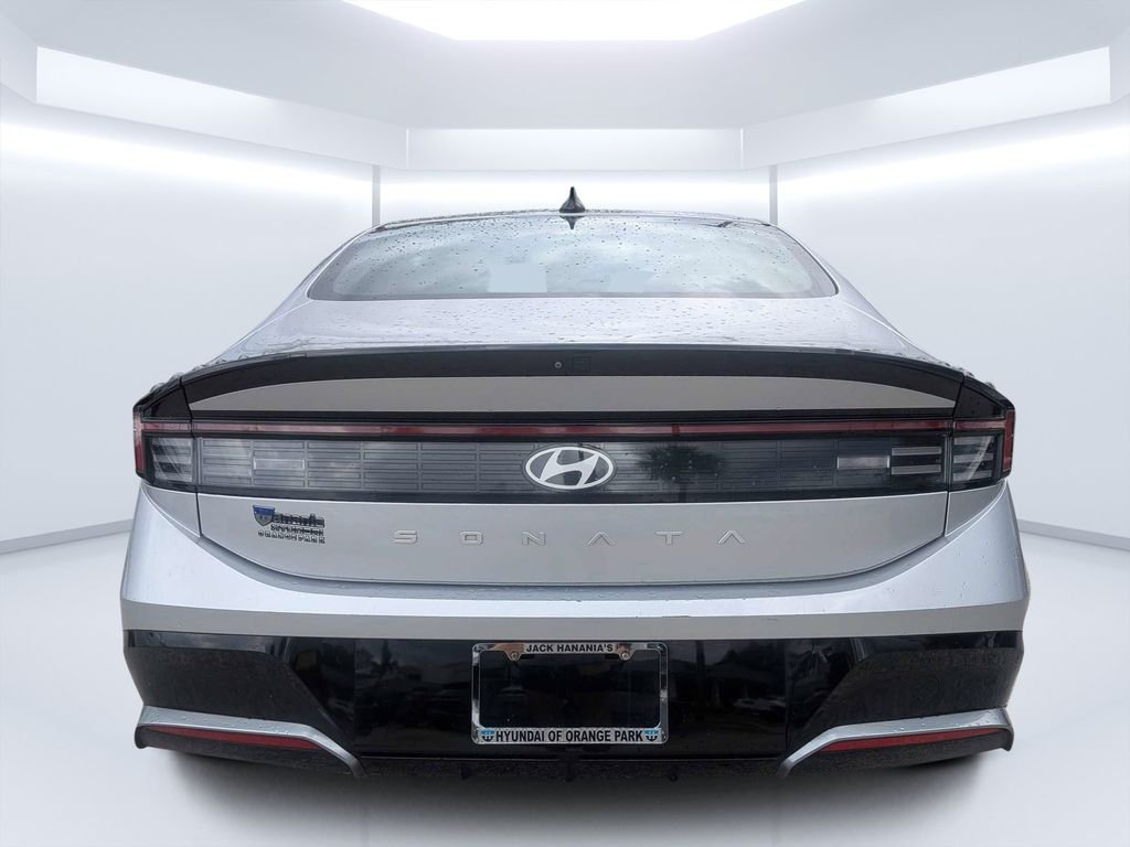 Used 2025 Silver Hyundai SEL image 5