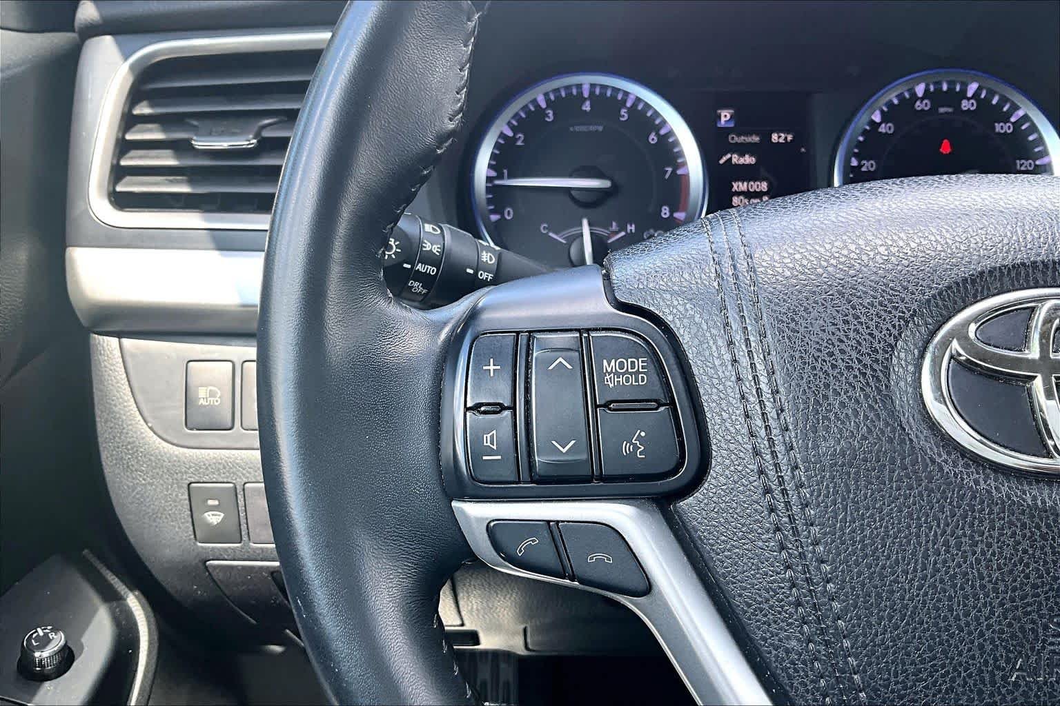 Used 2018 Midnight Black Metallic Toyota XLE image 24