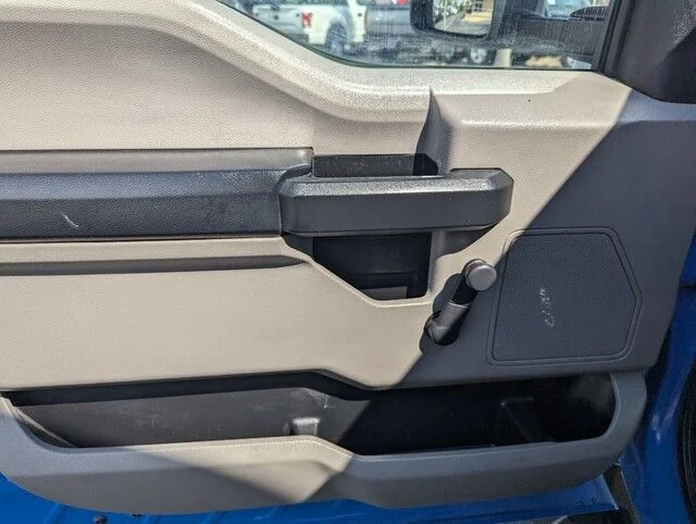Used 2018  Ford XL image 13