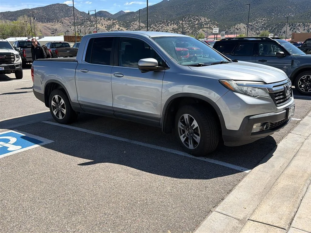 Used 2017 Lunar Silver Metallic Honda RTL-T image 3