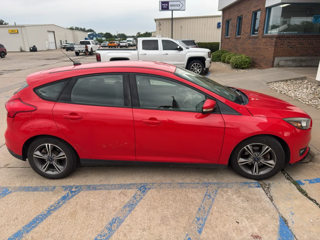 Used 2016 Race Red Ford SE image 4