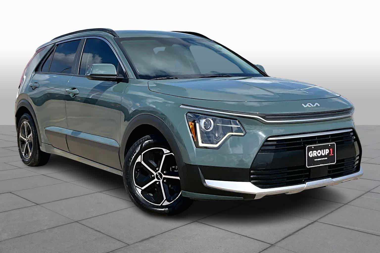 Used 2023 Cityscape Green Kia EX image 4