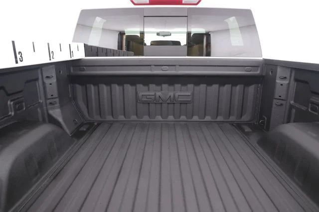 Used 2025 White GMC Elevation image 28