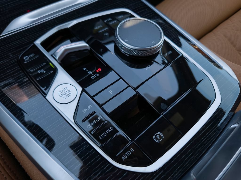 New 2026 Mineral White Metallic BMW sDrive40i image 10