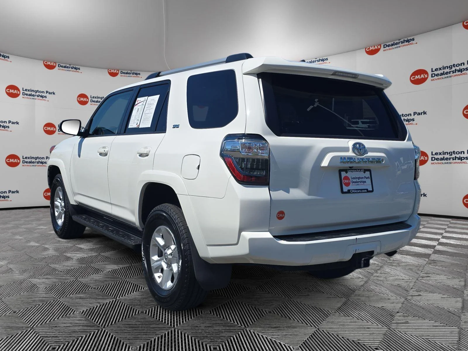 Used 2020 Super White Toyota SR5 image 5