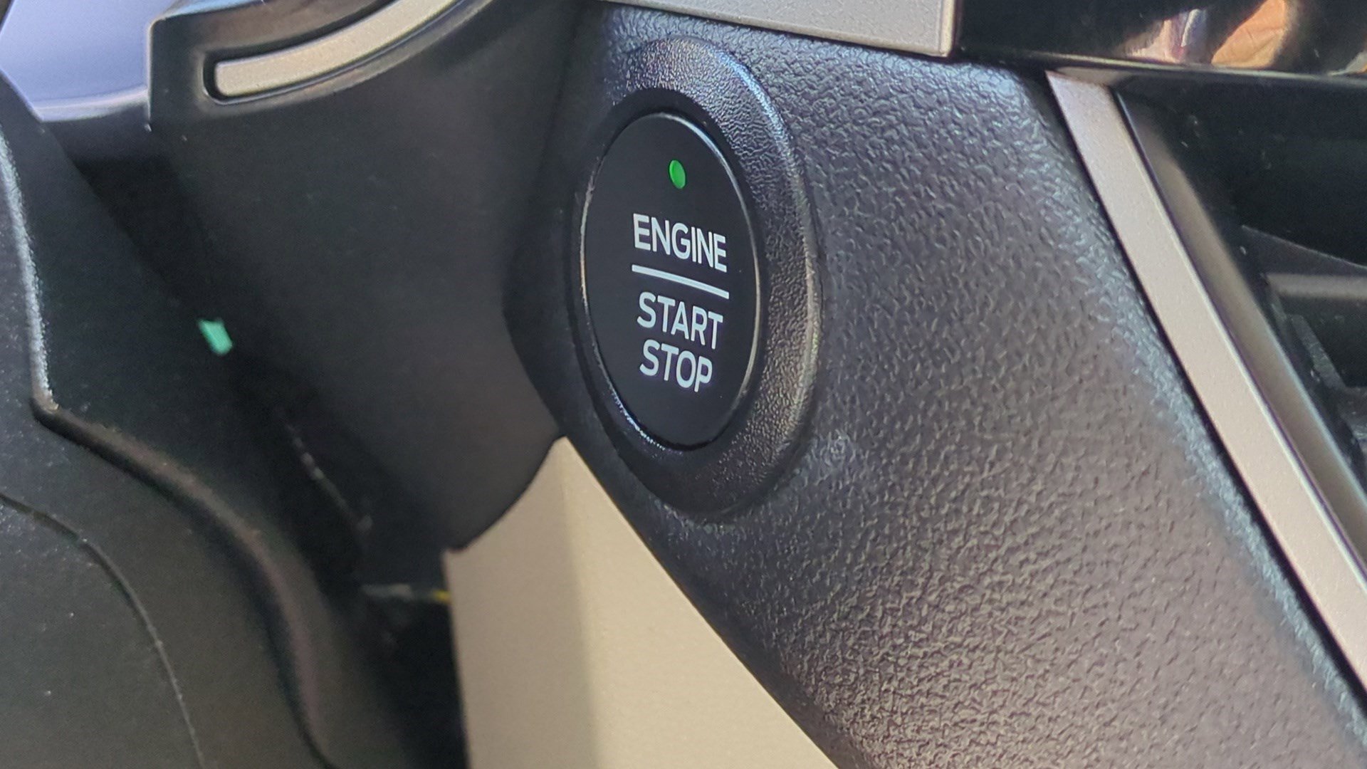 Used 2022 Red Metallic Ford SEL Plug-In Hybrid image 21
