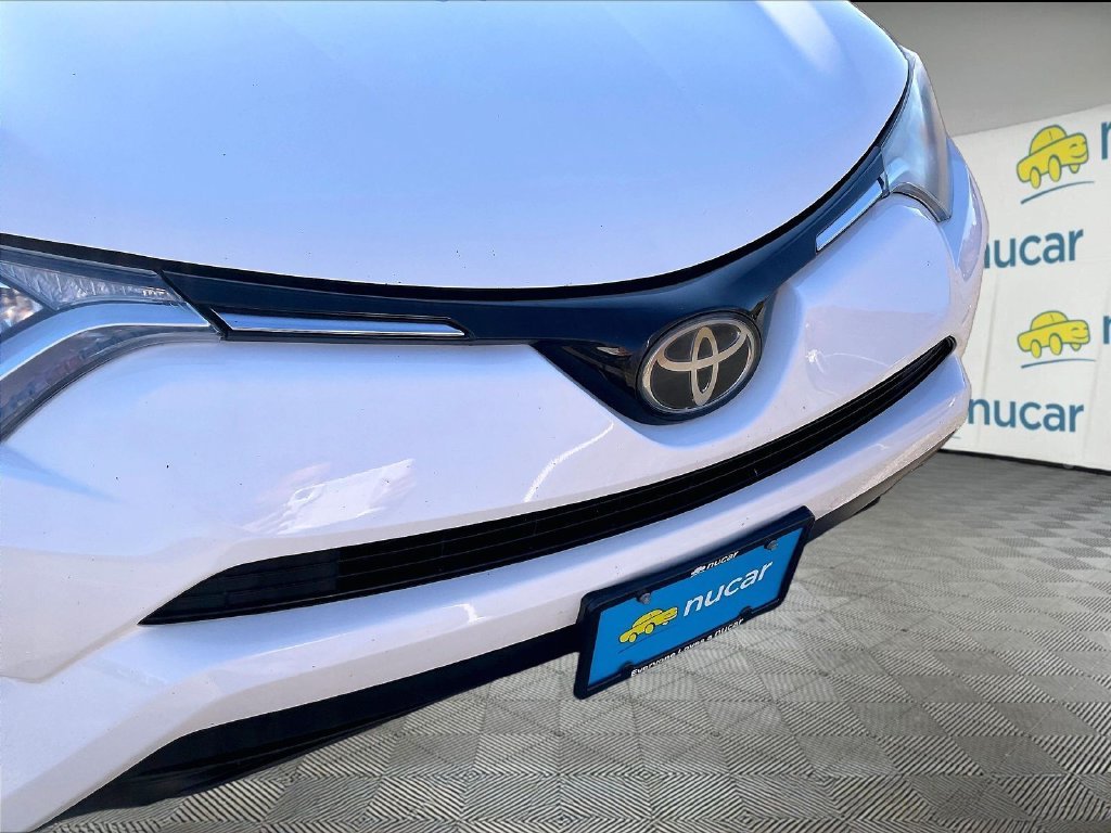 Used 2018 White Toyota LE image 29