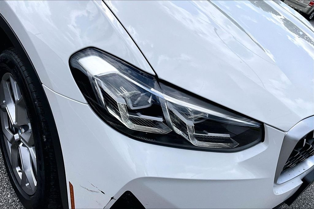 Used 2025 White BMW xDrive30i image 32