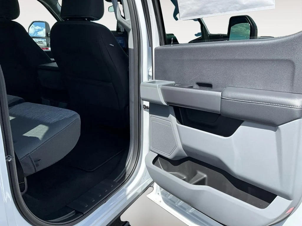 New 2026 Oxford White Ford XLT image 13