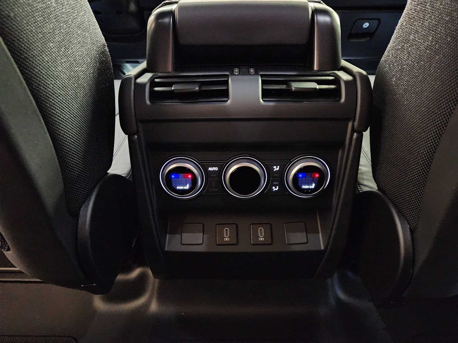 2026 Land Rover Defender V8 - Photo 31