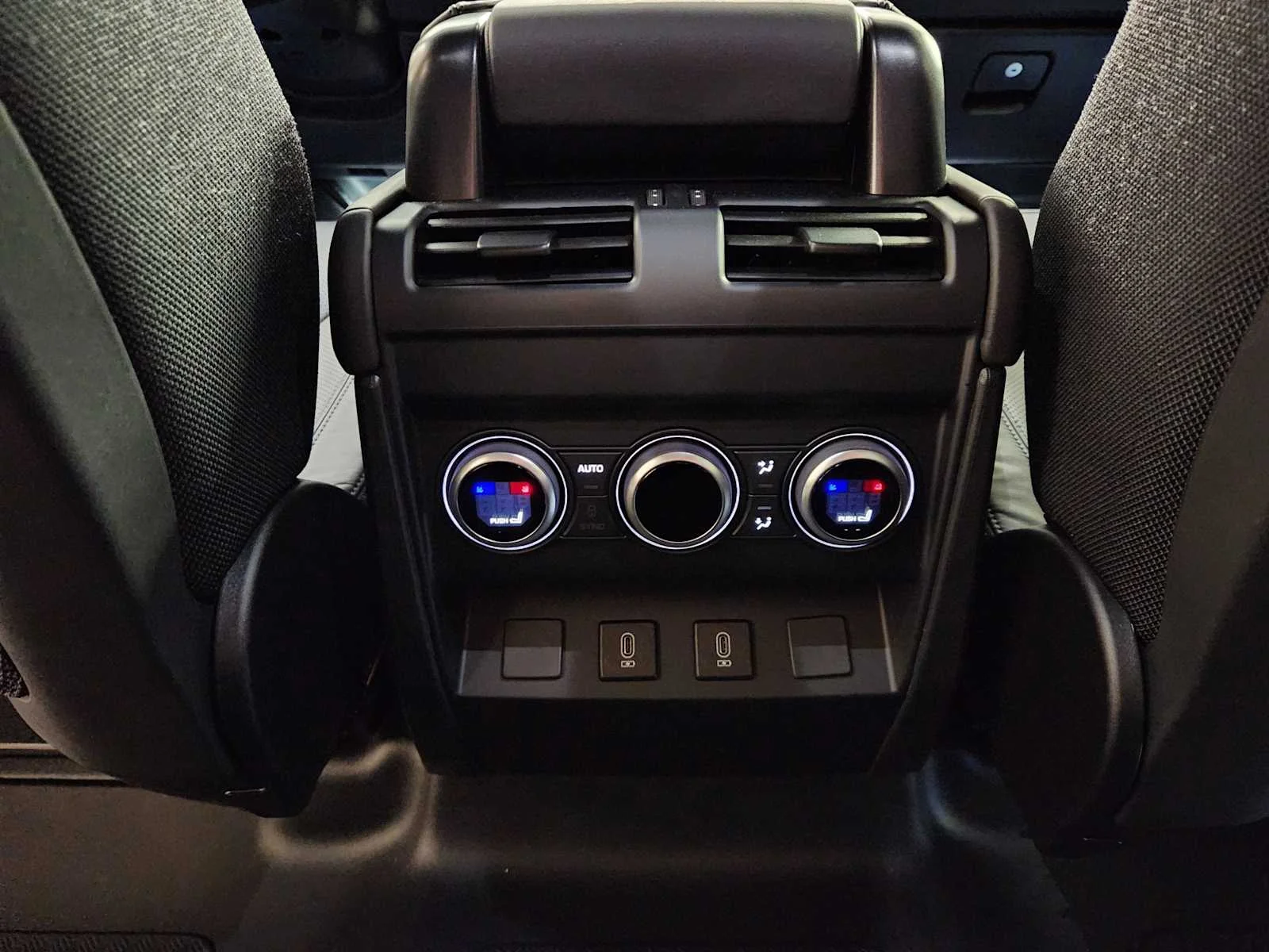 2026 Land Rover Defender V8 - Photo 51