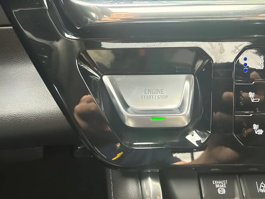 Used 2025 Onyx Black GMC Denali image 25