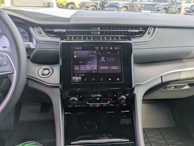 New 2025 White Jeep Laredo image 19