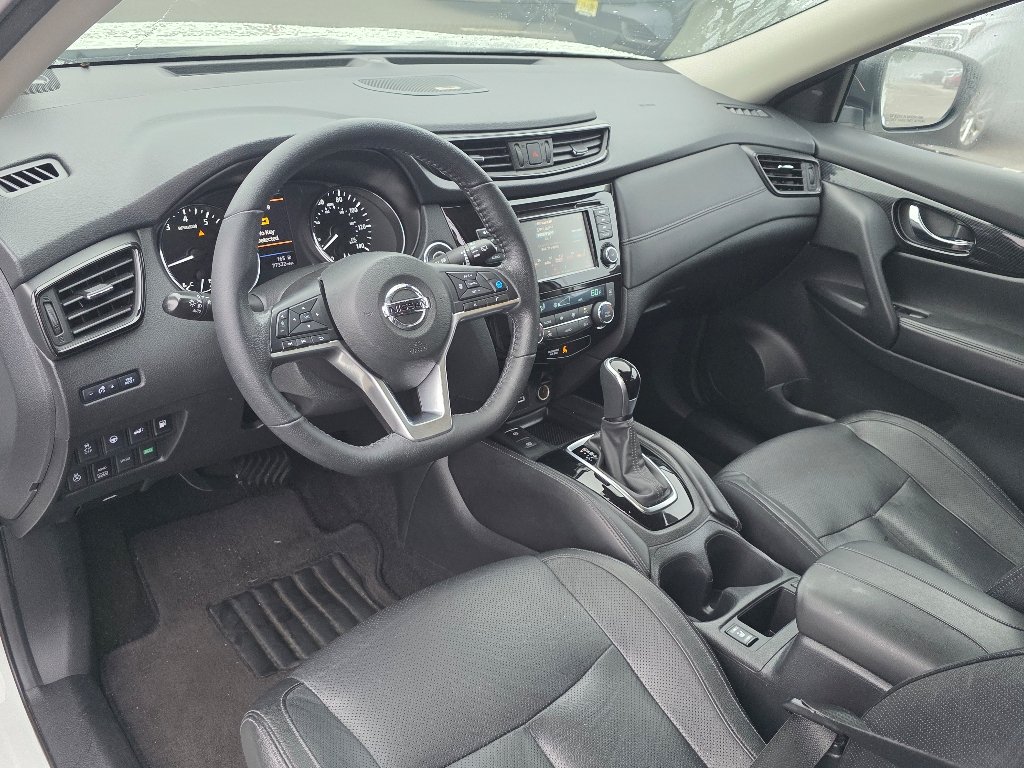 Used 2019 Pearl White Tricoat Nissan SL image 30