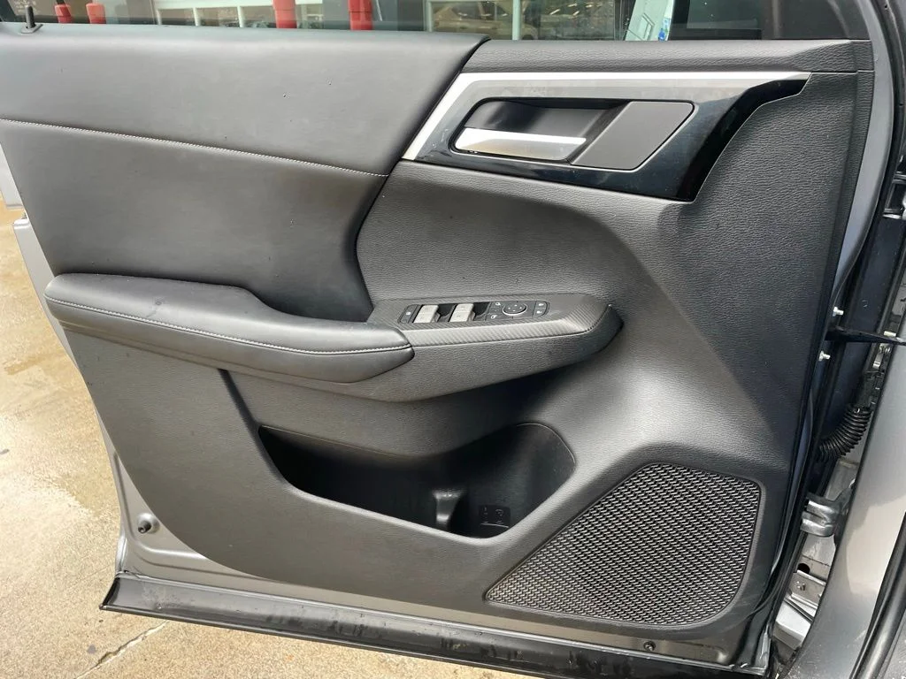Used 2022 Gray Mitsubishi SE image 9