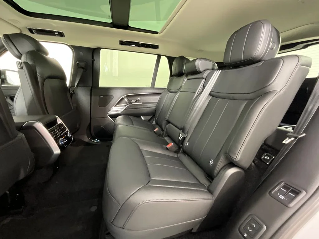 New 2026 Fuji White Land Rover SE image 5