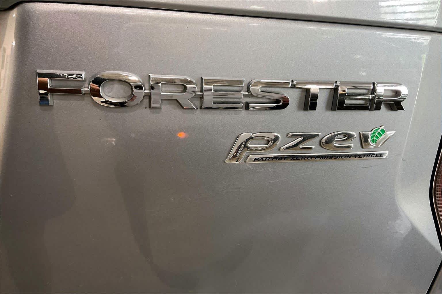 Used 2014 Ice Silver Metallic Subaru 2.5i Premium image 10