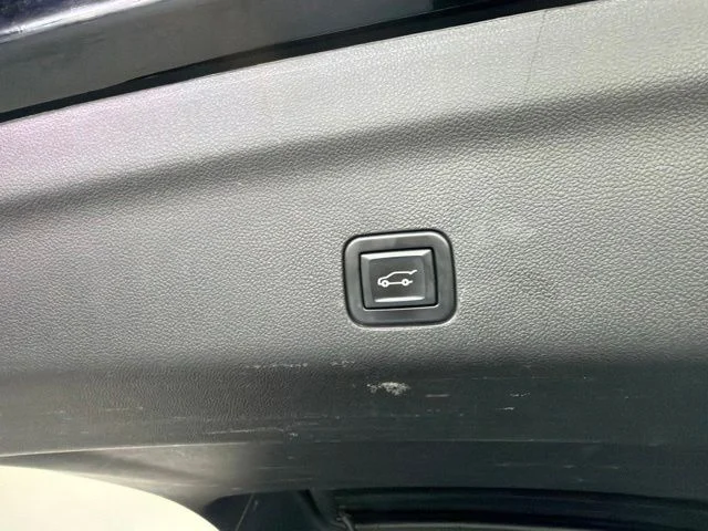 Used 2022 Black GMC Denali image 24