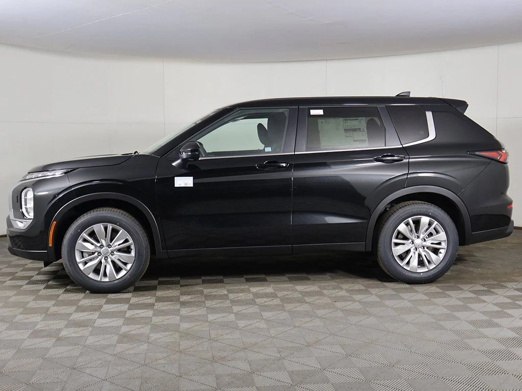 New 2026 Black Mitsubishi ES image 18