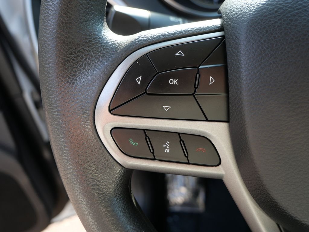 Certified Used 2020 White Jeep Latitude image 18