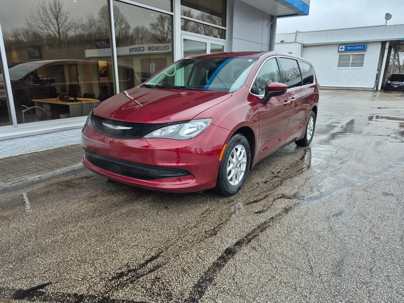 2023 Chrysler Voyager LX's photo