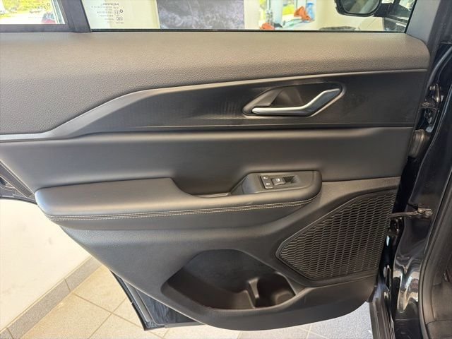 Used 2025 Black Jeep Altitude image 13