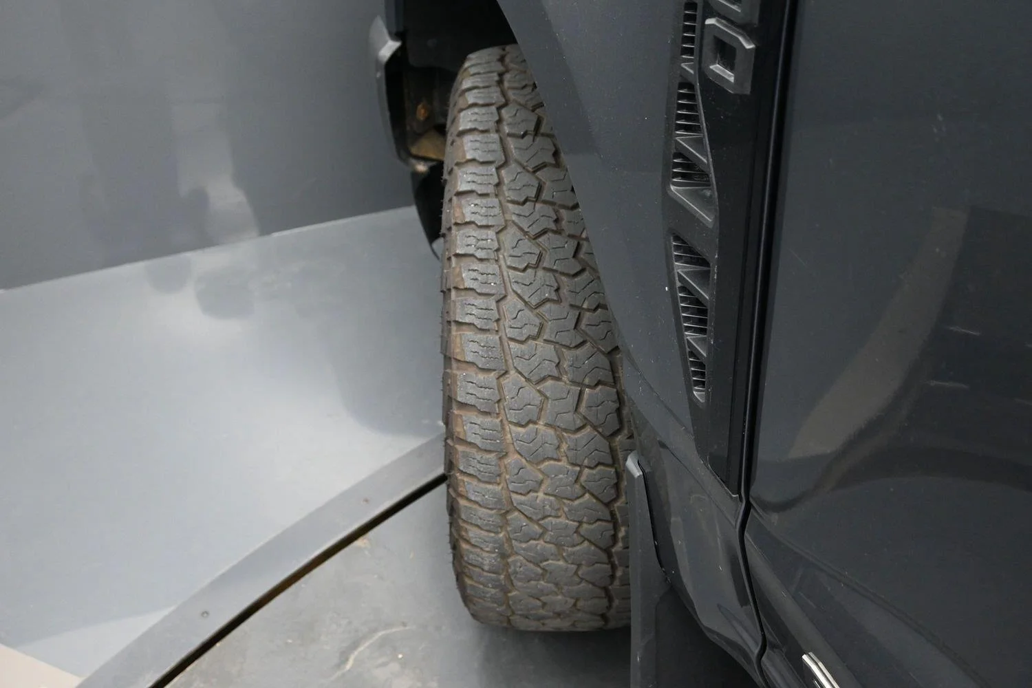 Used 2024 Carbonized Gray Ford LARIAT image 5