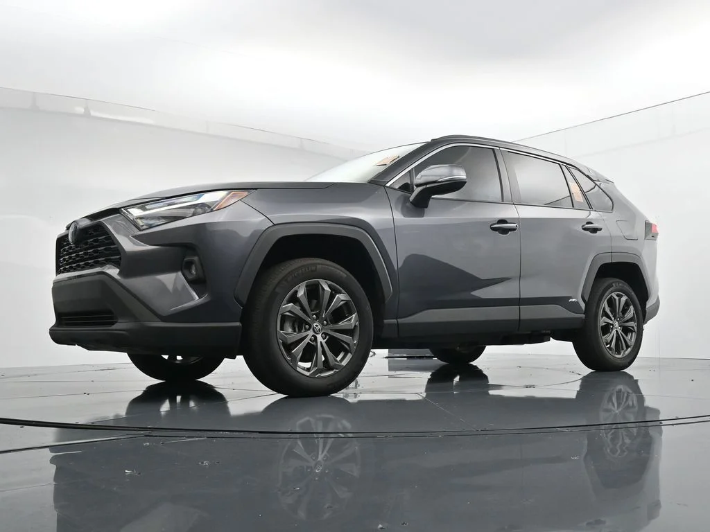 Used 2022 Gray Toyota XLE Premium image 27