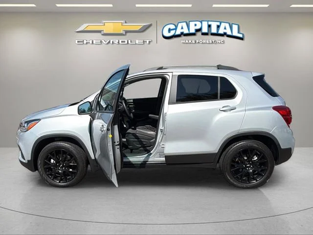 Used 2022 Silver Ice Metallic Chevrolet LT image 9