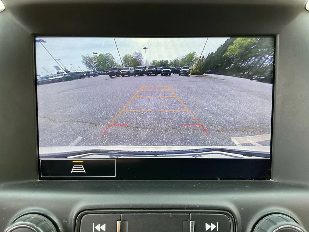 Used 2023 White GMC SLE image 21
