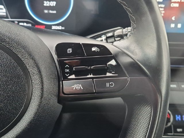 Used 2025 Black Hyundai SEL Sport image 15