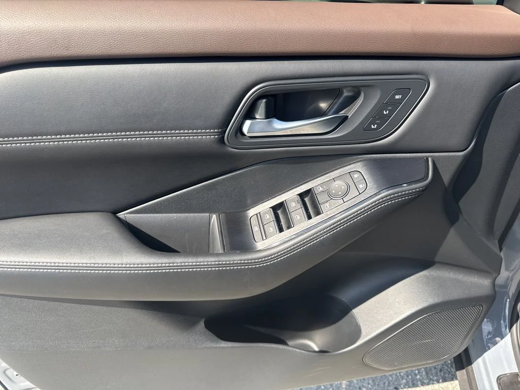 Used 2023 Gray Nissan SL image 26