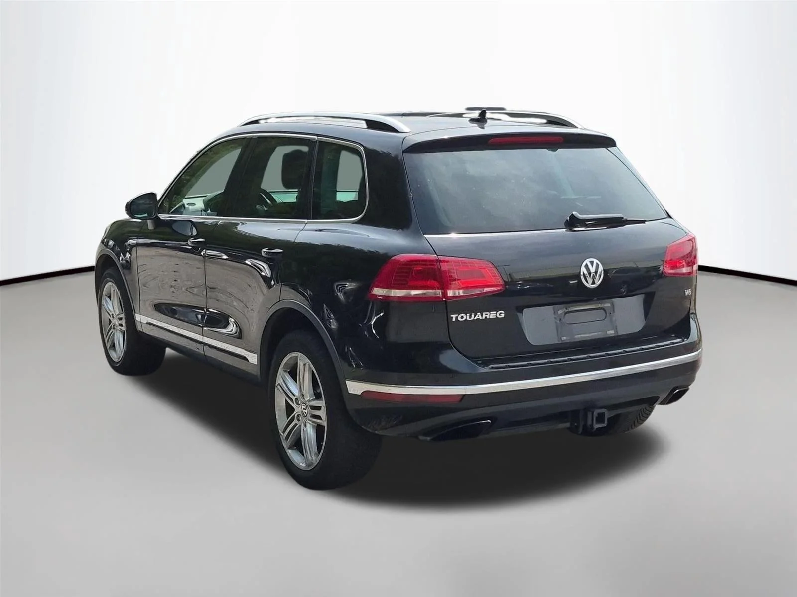 Used 2016 Deep Black Pearl Volkswagen Executive image 3