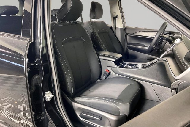 Used 2023 Black Jeep Laredo image 25
