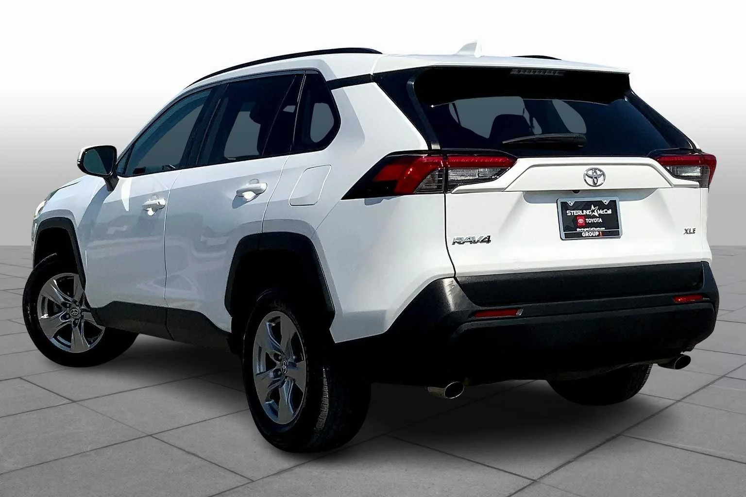 Used 2022 White Toyota XLE image 12