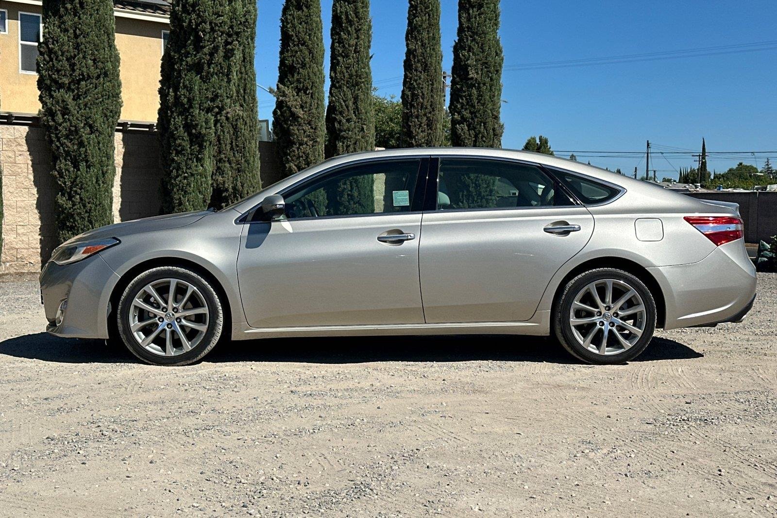 Used 2014 Creme Brulee Mica Toyota XLE Touring image 7
