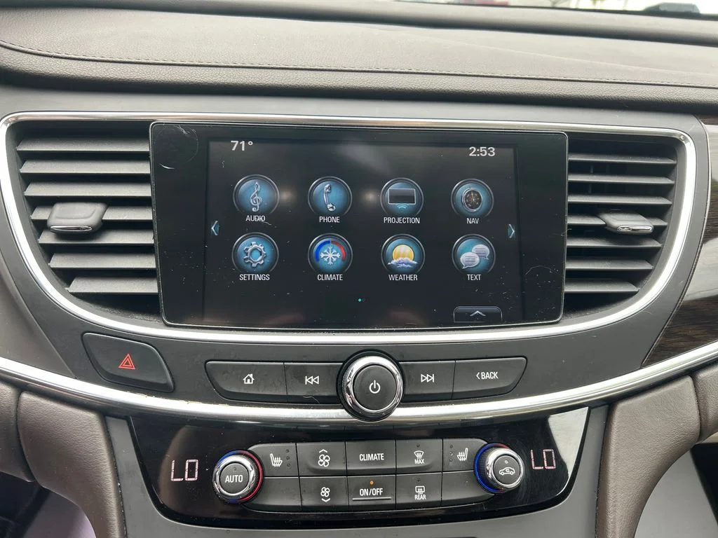 Used 2017 White Buick Essence image 19