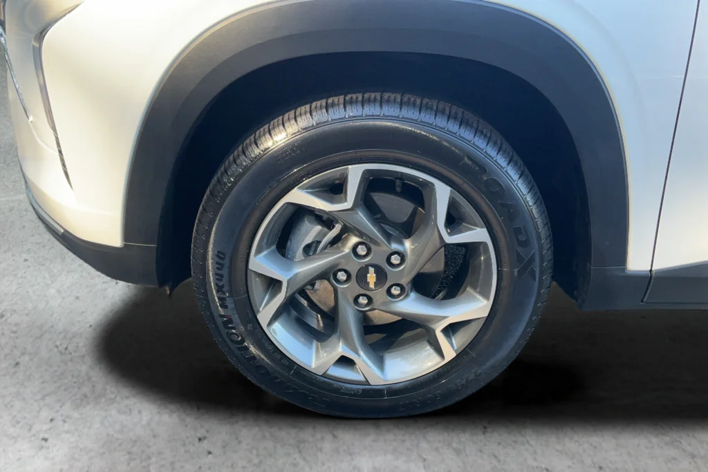 2025 Chevrolet Trax LT - Photo 24