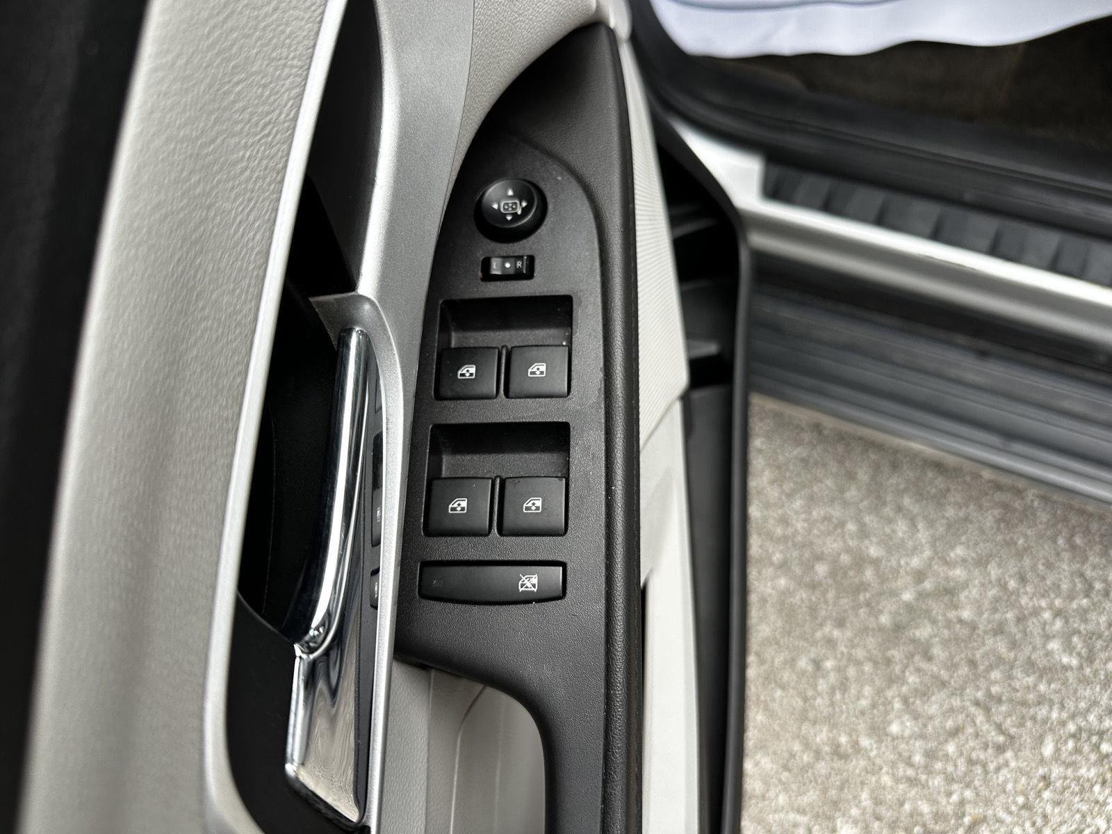 Used 2011 Silver Ice Metallic Chevrolet LS image 9