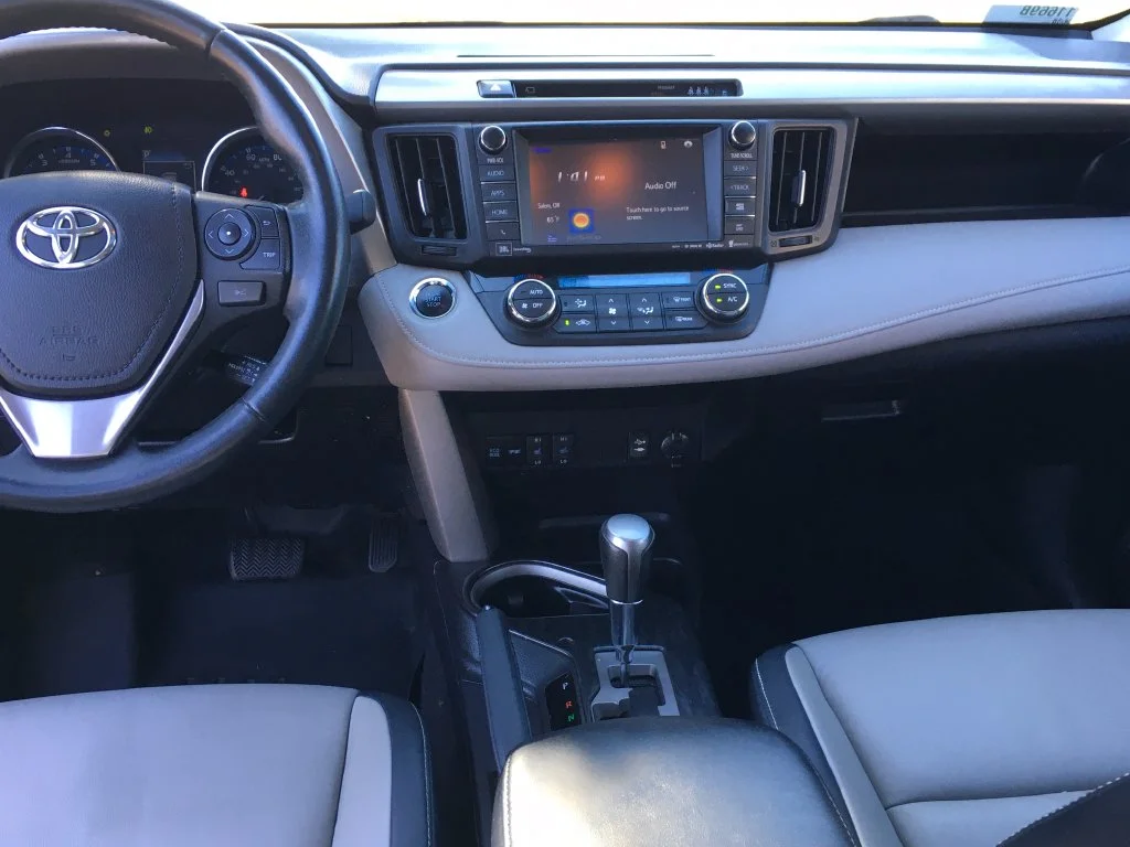 Used 2017 Blue Toyota Platinum image 25