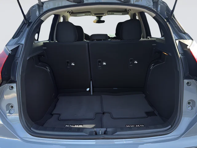 Used 2022 Gray Nissan SV image 32