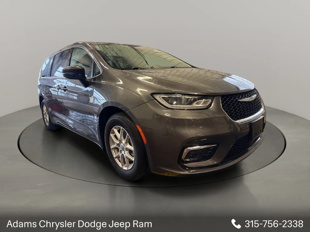 2023 Chrysler Pacifica Touring L's photo