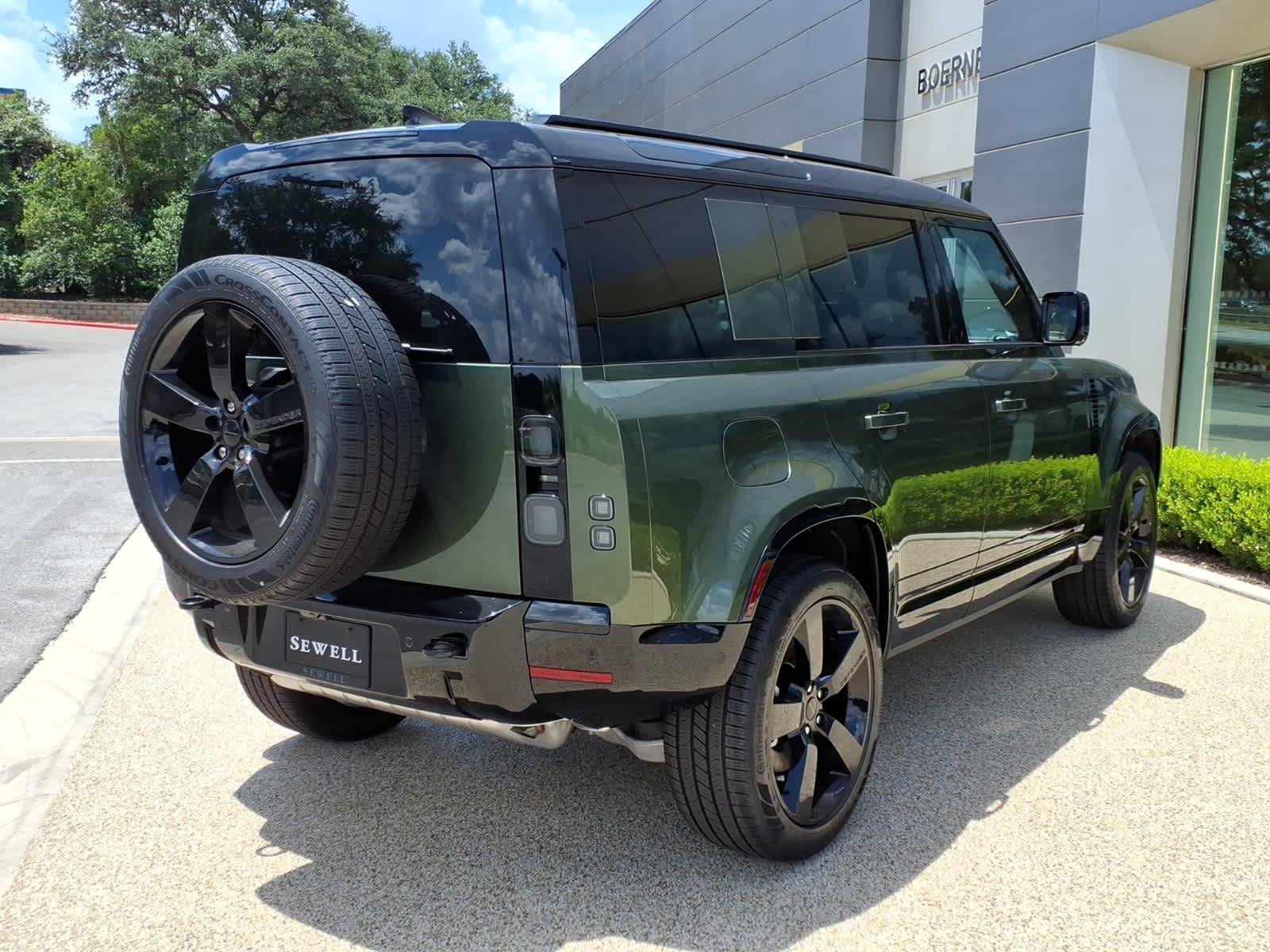 New 2026 Woolstone Green Land Rover X-Dynamic SE image 3