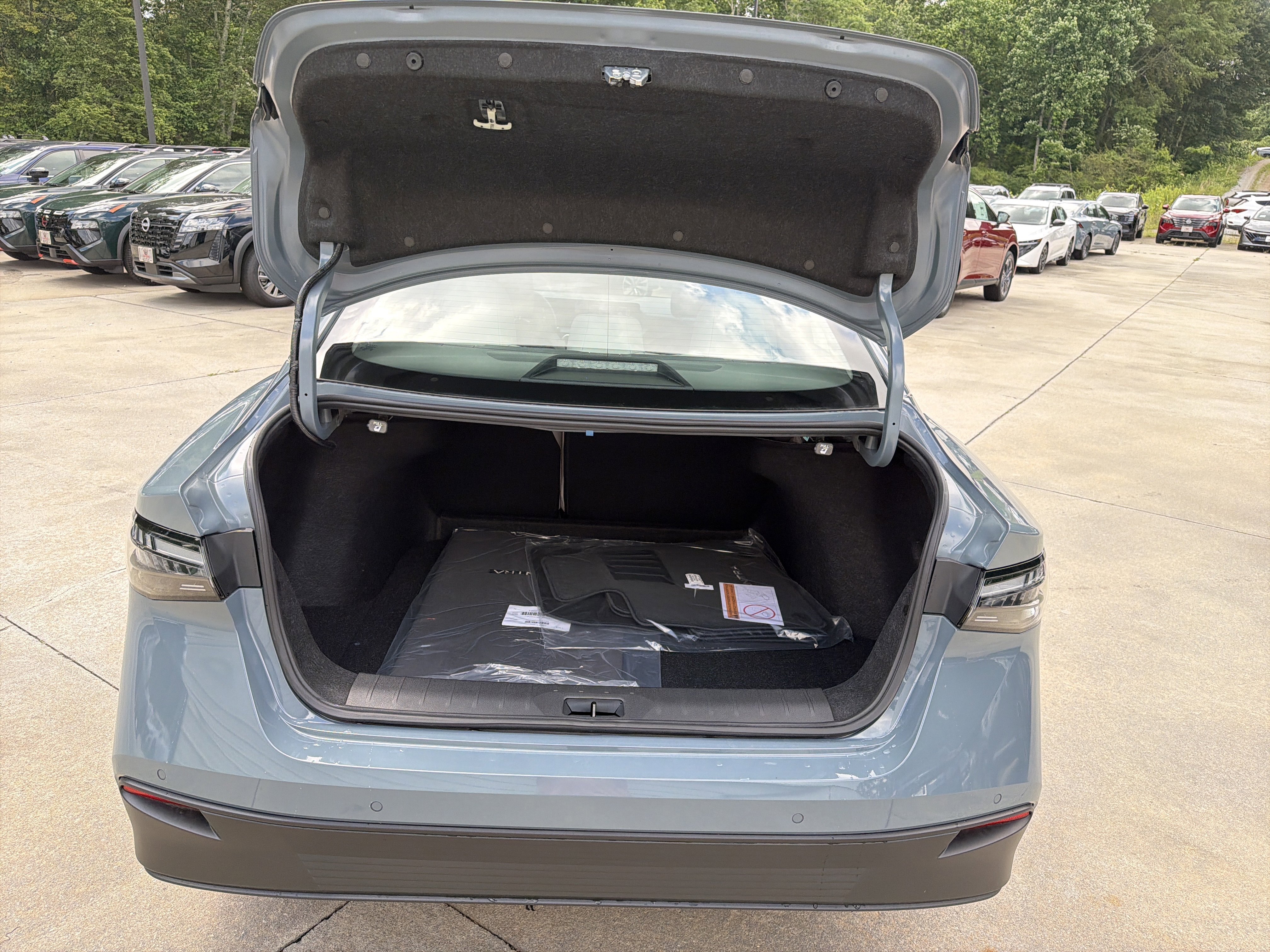 New 2026 Atlantic Gray Metallic Nissan SL image 19