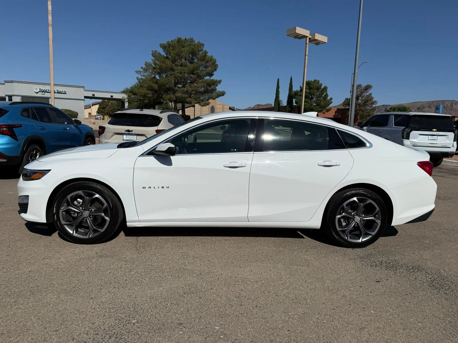 2024 Chevrolet Malibu 1LT - Photo 10