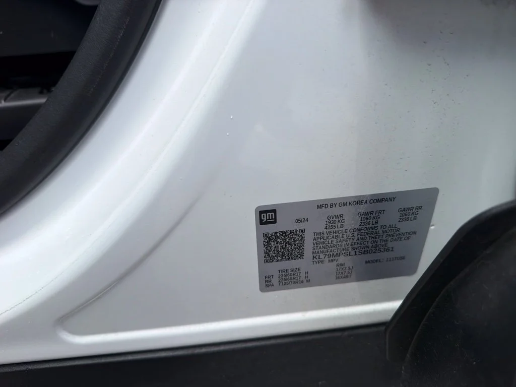 Used 2025 Summit White Chevrolet LT image 6