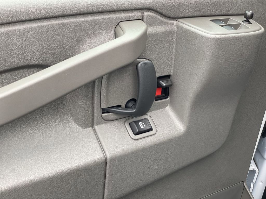 2025 Chevrolet Express Cargo Work Van - Photo 26