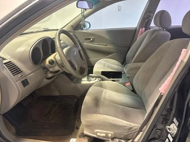Used 2003 Black Nissan 3.5 SE image 12