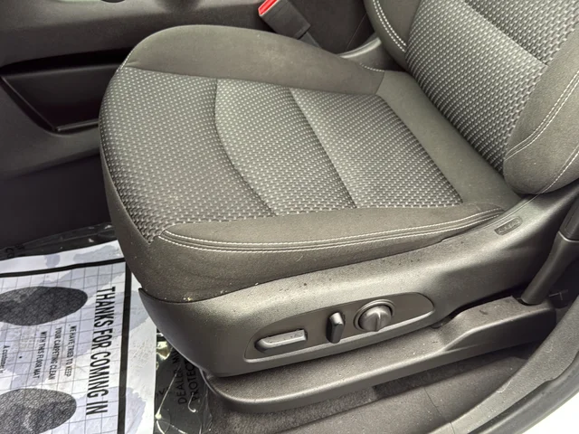 Used 2023 White GMC SLE image 18