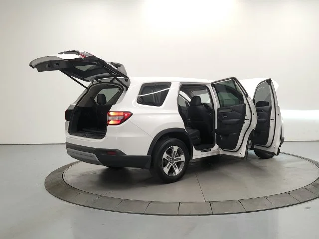Used 2025 White Honda EX-L image 13